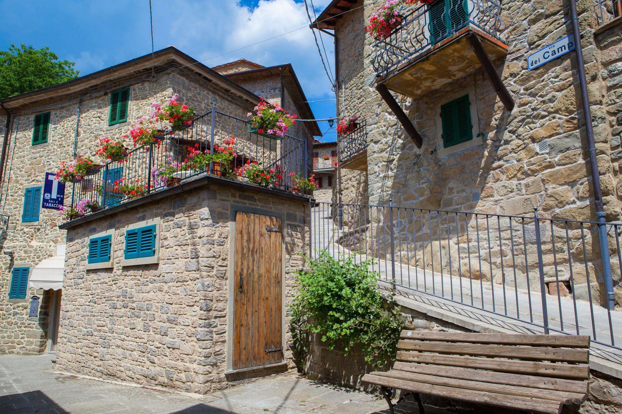 Borgo Dei Corsi Holiday House Reggiolo Esterno foto