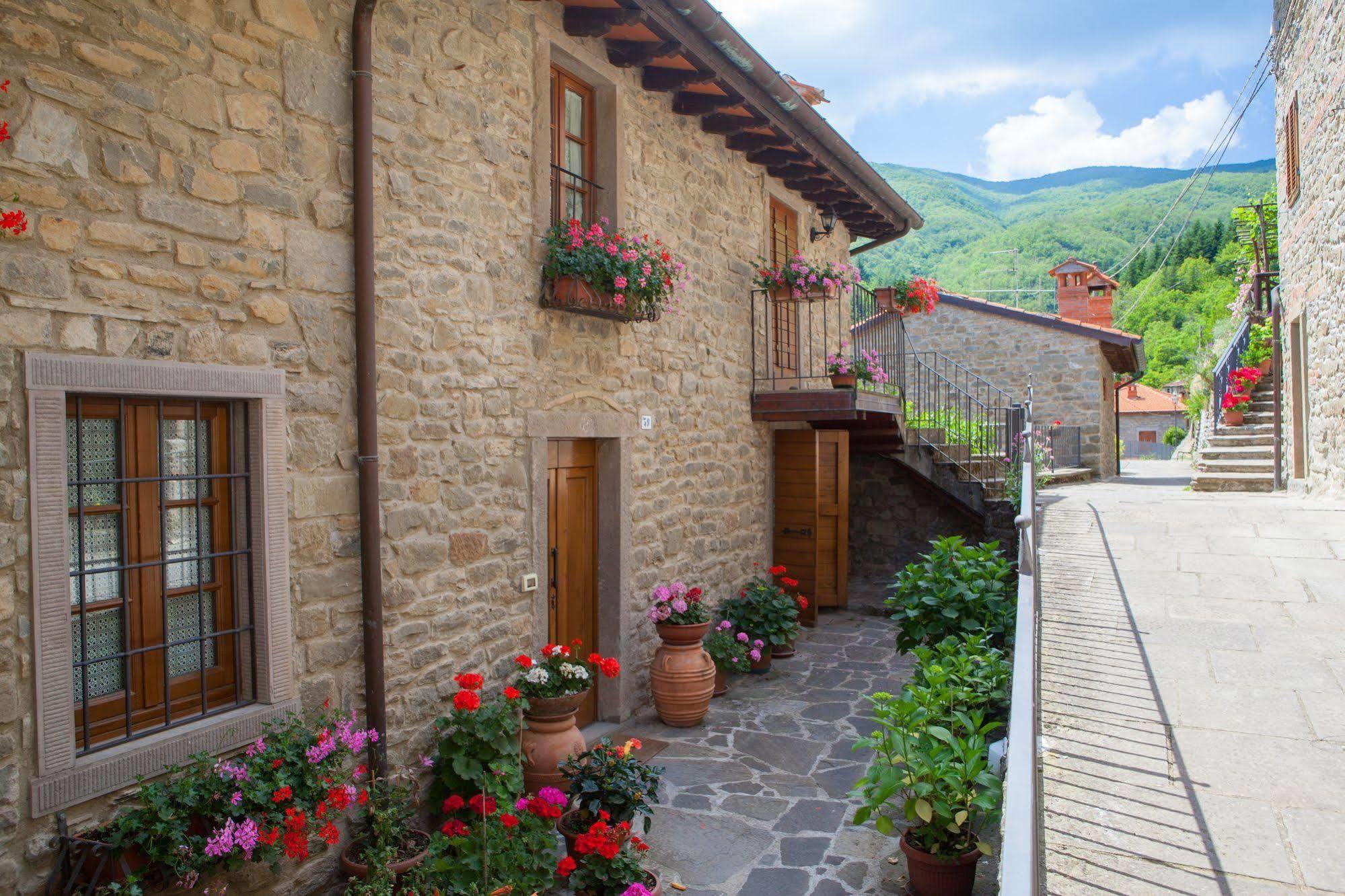 Borgo Dei Corsi Holiday House Reggiolo Esterno foto