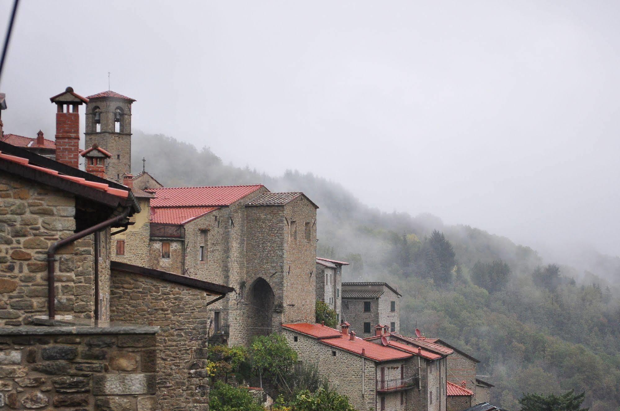 Borgo Dei Corsi Holiday House Reggiolo Esterno foto