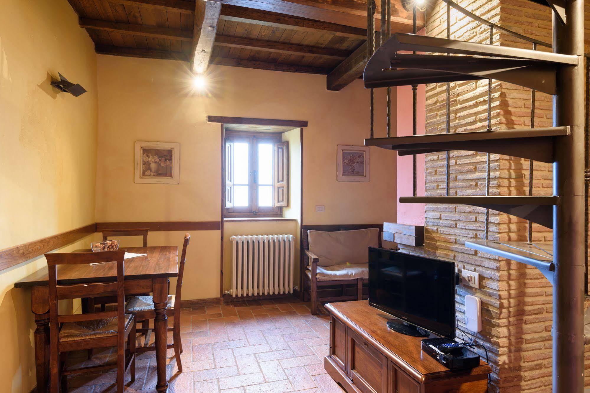 Borgo Dei Corsi Holiday House Reggiolo Esterno foto
