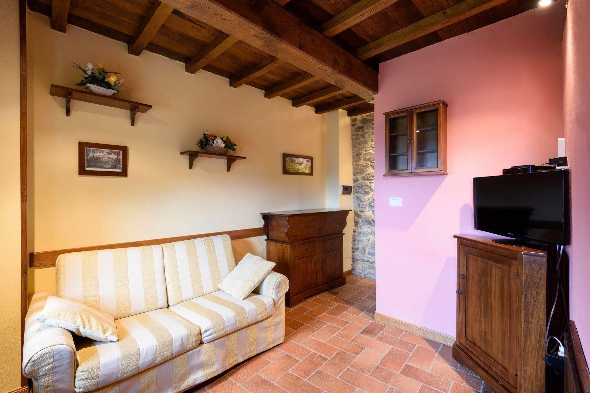 Borgo Dei Corsi Holiday House Reggiolo Esterno foto